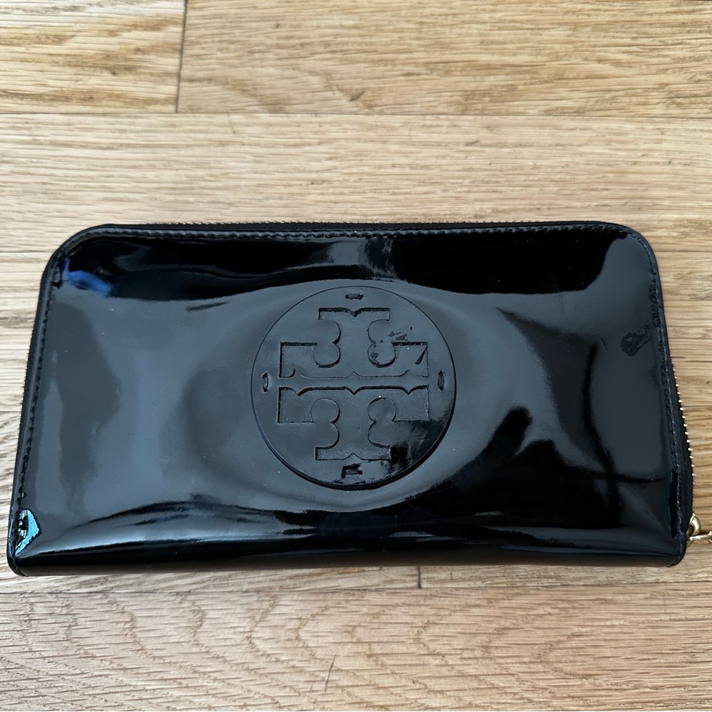 Tory Burch patent leather wallet